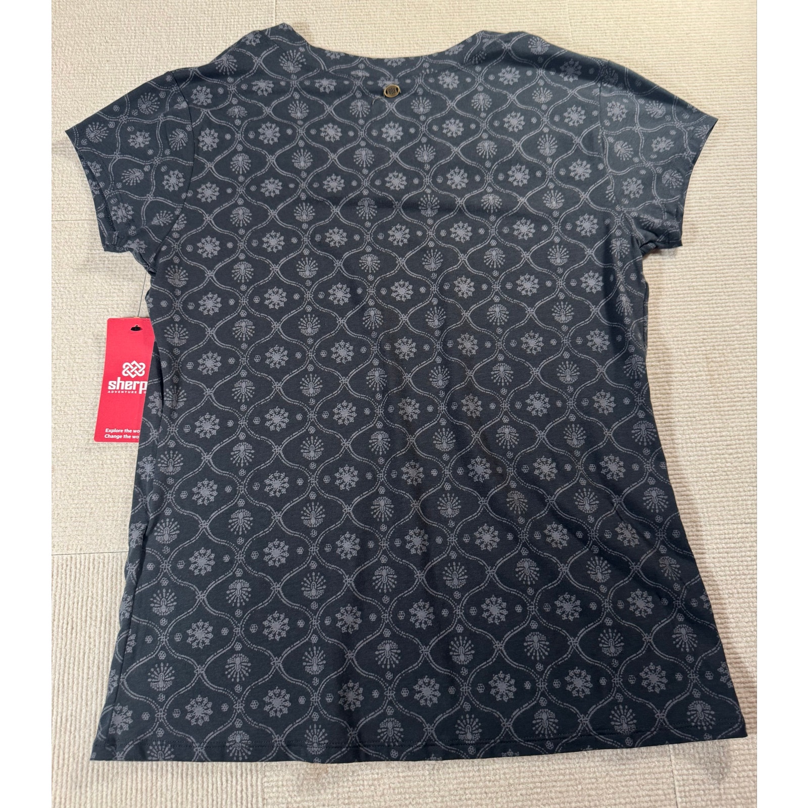 Nwt Sherpa Adventure Gear Women's Small Neha V-Neck T-Shirt "Black Sublime" — image 8 of 8